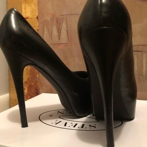 Black Steve Madden platform heels